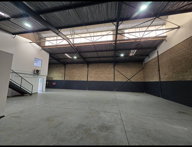 331M² WAREHOUSE TO LET IN MEADOWDALE